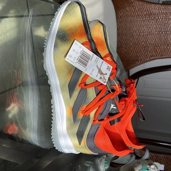 New Adidas baseball Turf - Picture 2 of 4